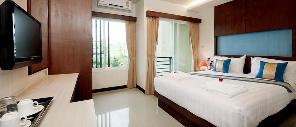 Tuana Blue Sky Patong Hotel Exterior photo